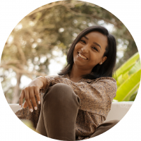 KAREN PACHECO escritora meu colar de perolas livro mahatma angola KAREN PACHECO escritora meu colar de perolas livro mahatma angola